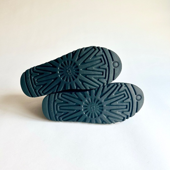 UGG Black Suede Sheepskin Leather Lining Lace Up Ankle Boots size 10 - Picture 8 of 16